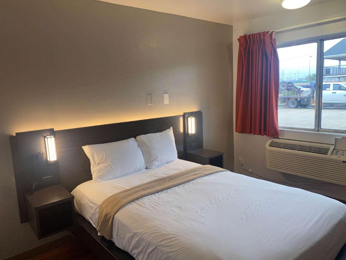Hotel 6 Gulfport, Ms Airport 2*