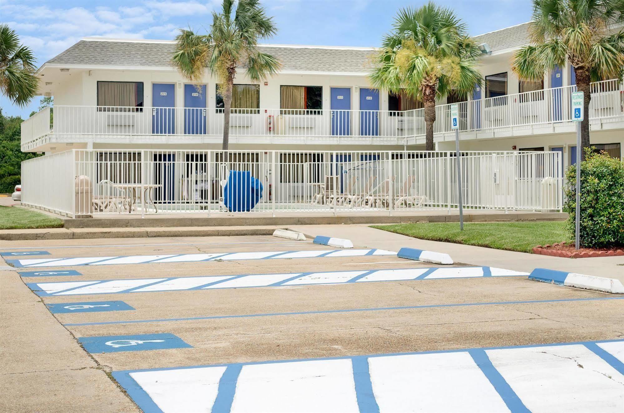 Hotel 6 Gulfport, Ms Airport 2*