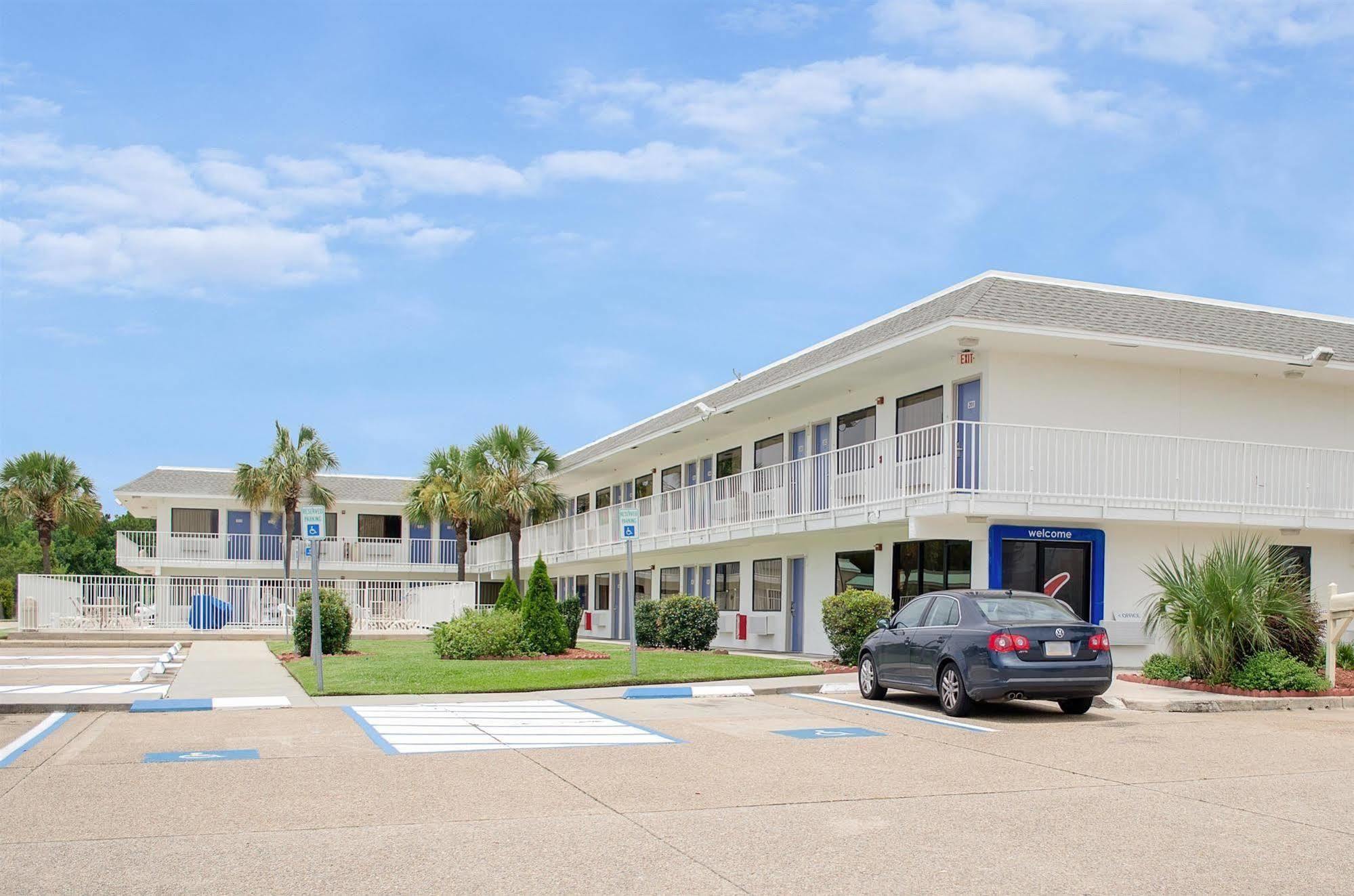 Hotel 6 Gulfport, Ms Airport 2*